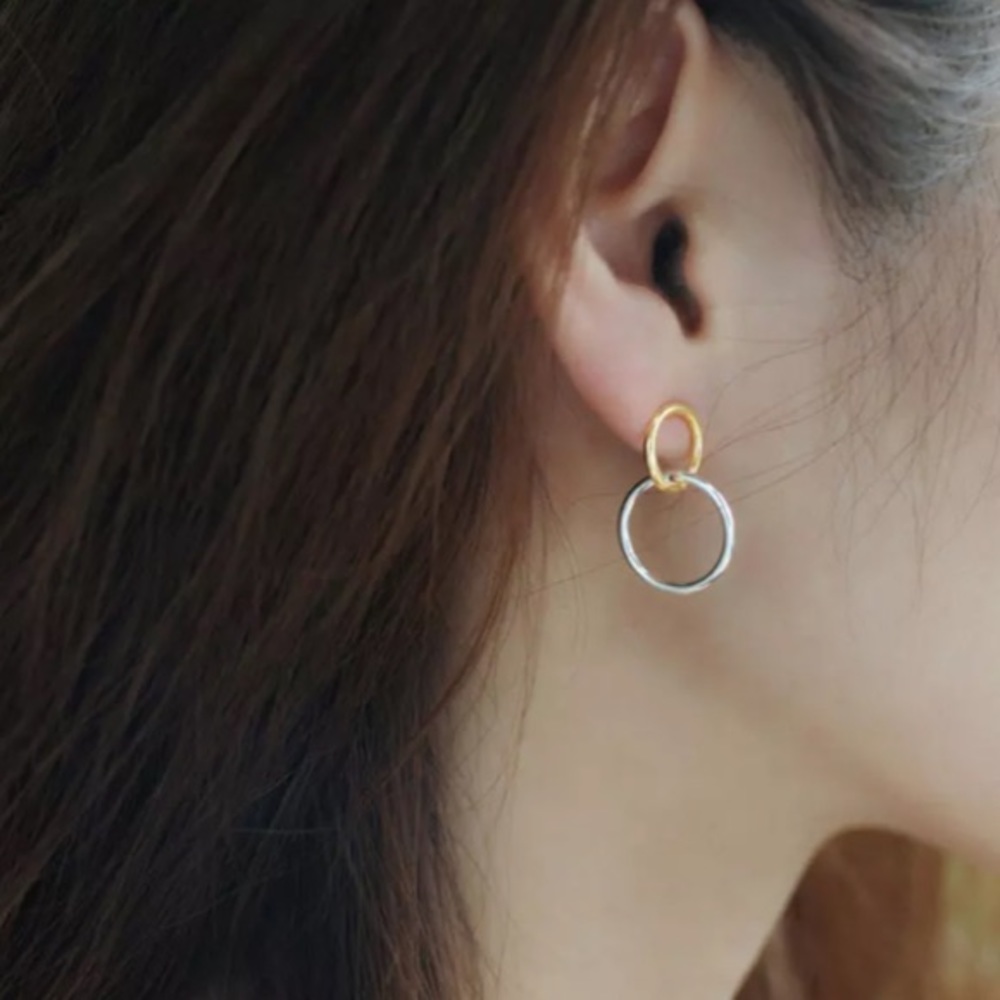 NEW Two Tone Double Interlocking Circle Earrings - Picture 4 of 6